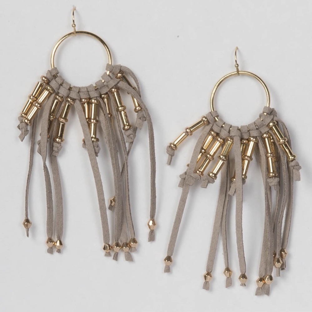 *free w $30 boutique purch* beige Fringe earrings